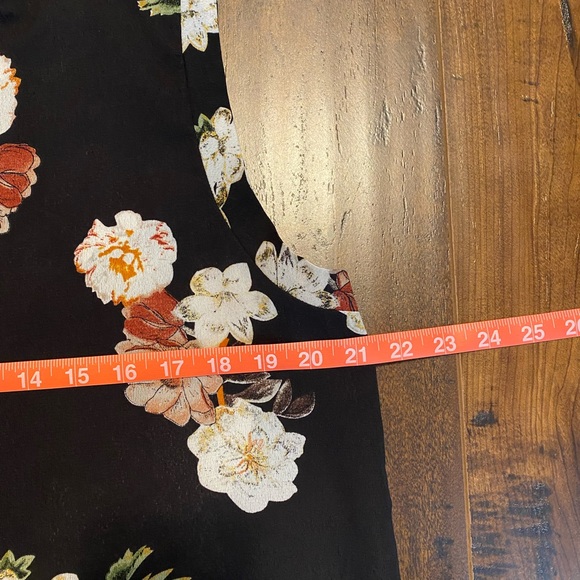 Amaryllis sleeveless floral tunic-length blouse. Size L - Picture 4 of 4